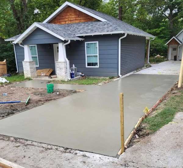 Finished concrete driveway and flatwork near Mexico, MO